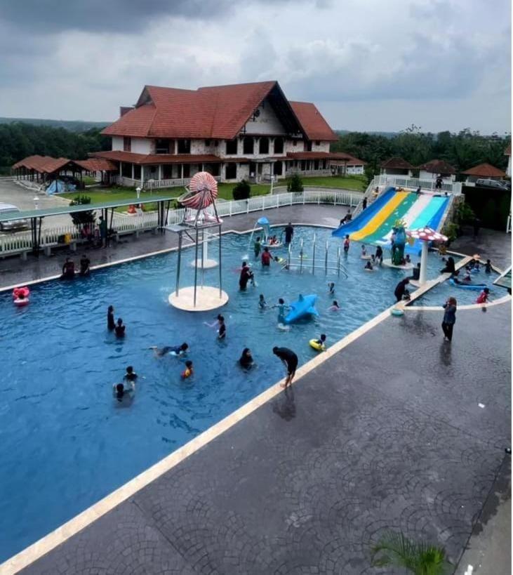 Savanna Hill Resort Ulu Tiram Exterior photo